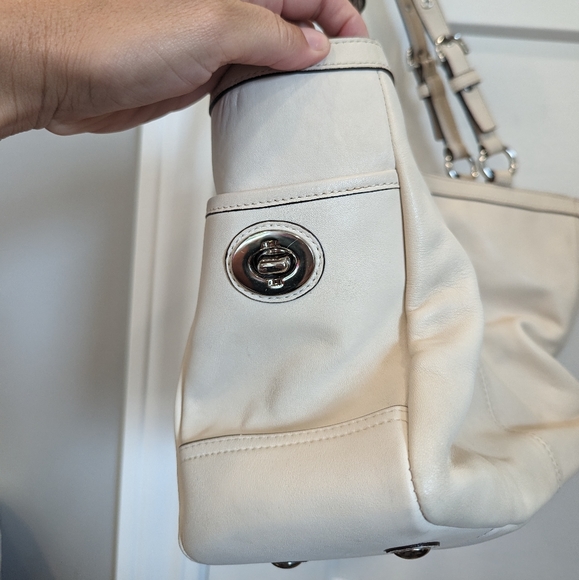 COACH East West Gallery Pleated Cream Leather Shoulder Tote Handbag - Picture 2 of 15